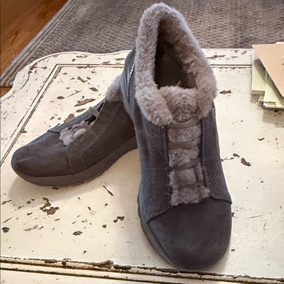 Bzees Brown Fleece-Lined Women's Shoes - Picture 3 of 8